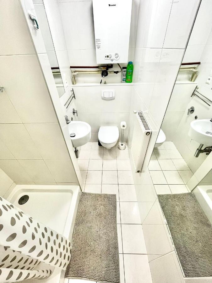 Bezagenta Rooms Centrum Варшава Экстерьер фото