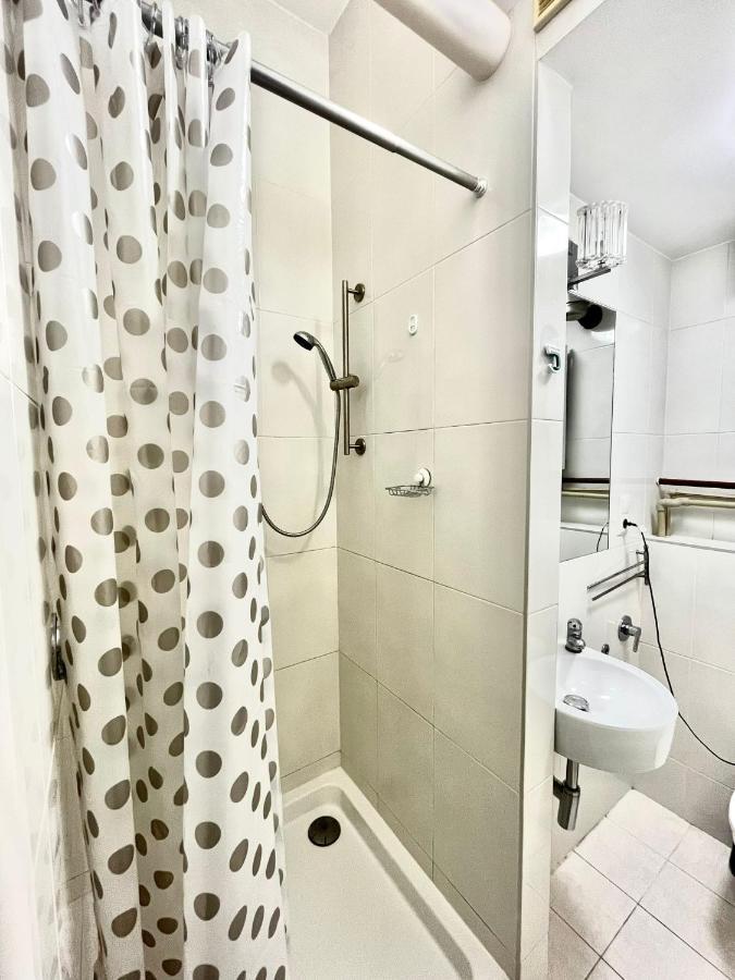 Bezagenta Rooms Centrum Варшава Экстерьер фото